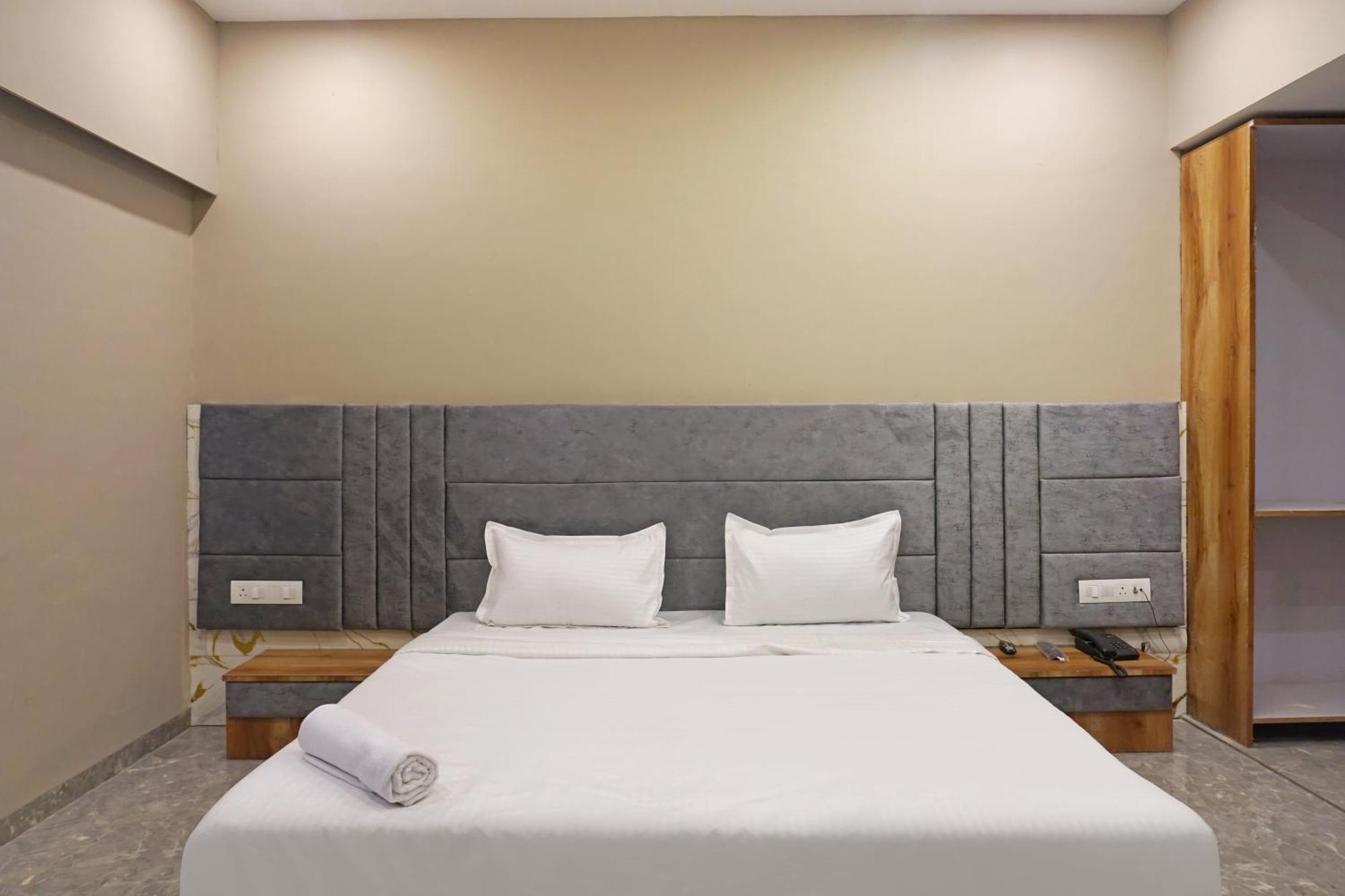 Hotel Nest Inn Мумбаи Экстерьер фото
